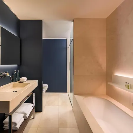 Hilton 4* Como
